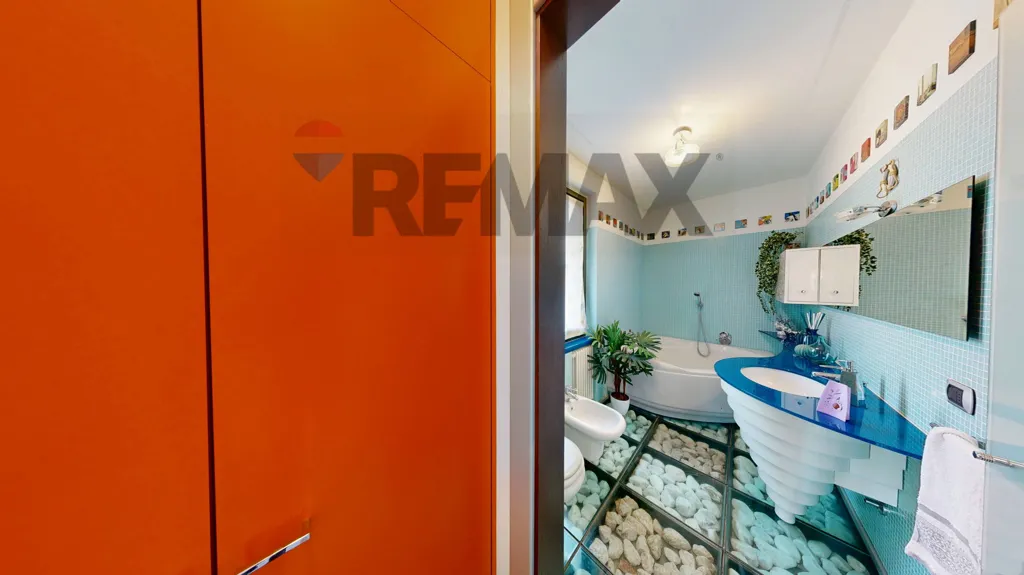 Salles de bain - Charm Duplex with Veranda in Lentate Sul Seveso