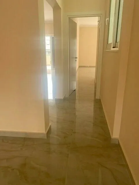 Entrée - Flat with Panoramic View in Keratsini, Athens