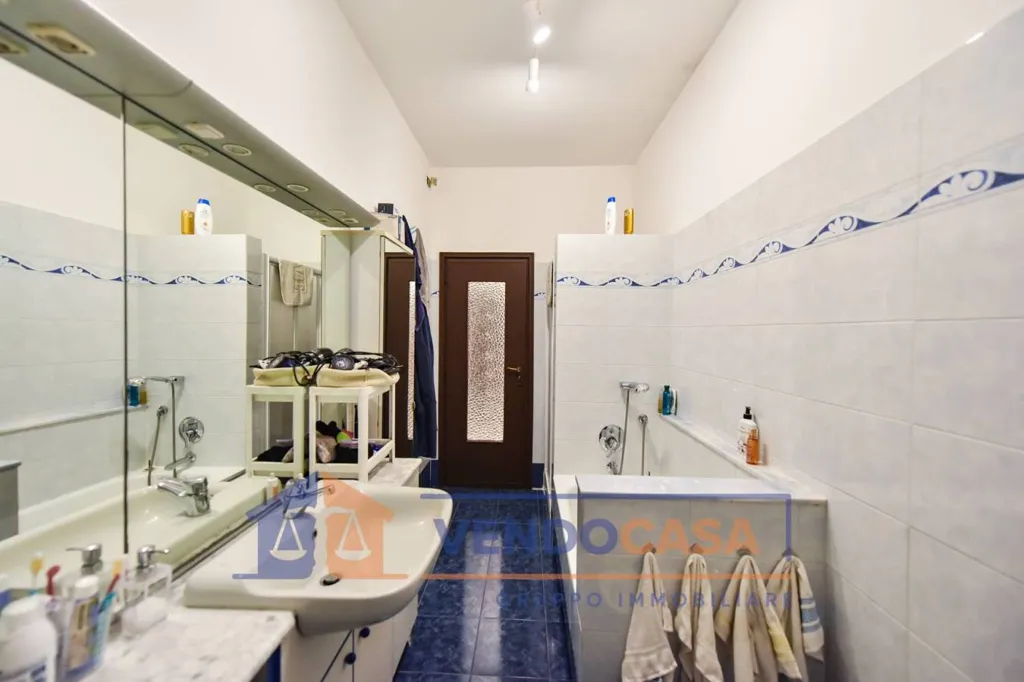 Vannitoad - Apartment with Dual Aspect in Moncalieri