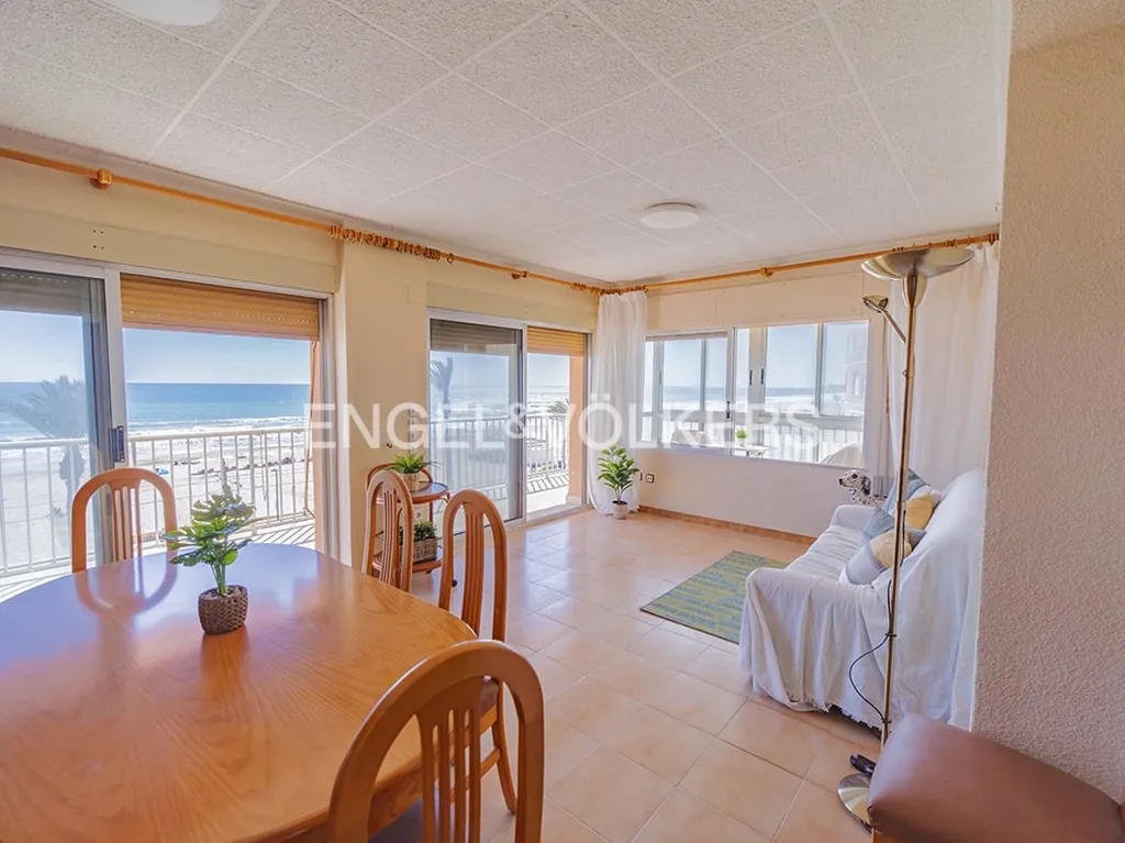 Dining Room - Beachfront Apartment with Sea View in El Campello