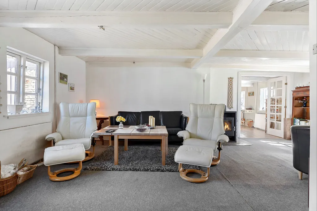 Soggiorno - Charming 4-Bedroom Villa in Countryside