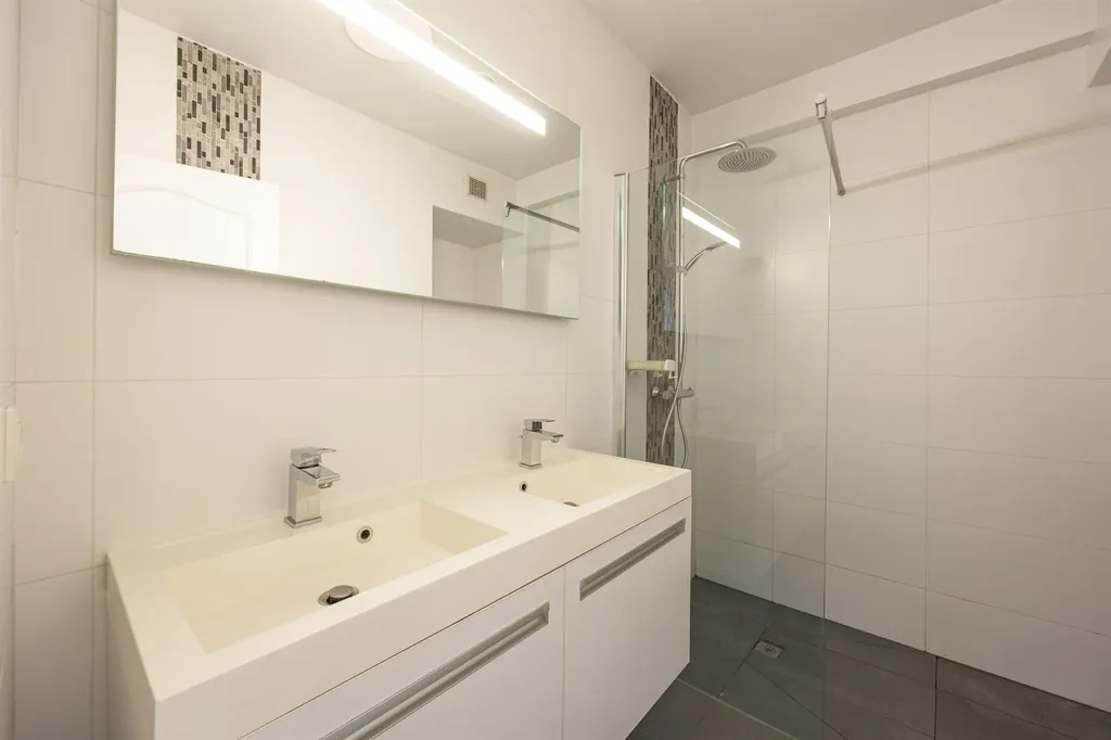 Bagni - Renovated Apartment with Terrace in Merksem