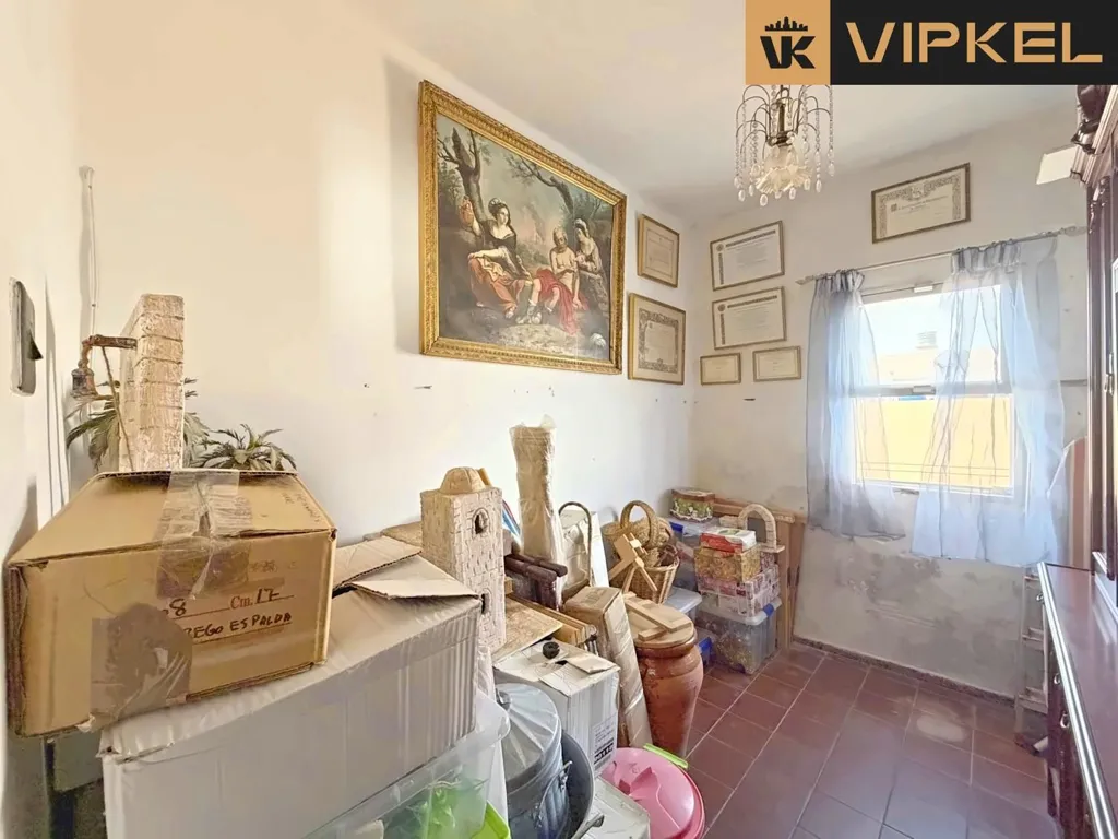 Studio - Reform-Ready Flat in Puerto Real Centre