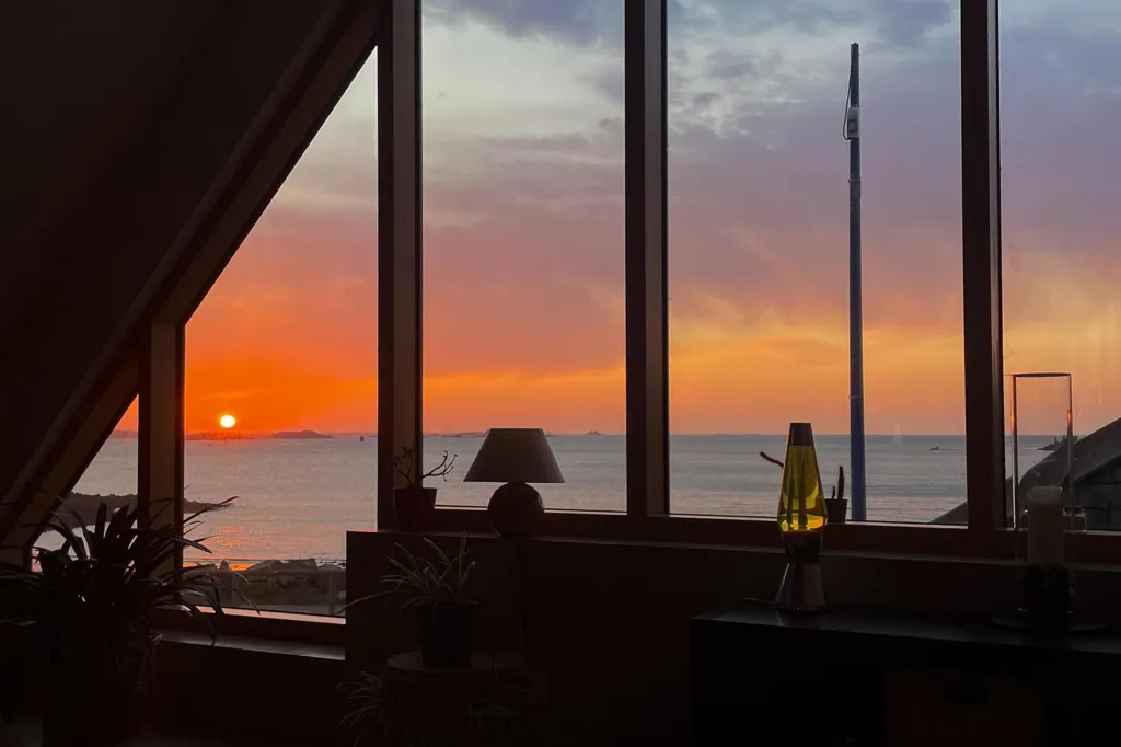 Toad - Seaside Property with Restaurant in Morlaix