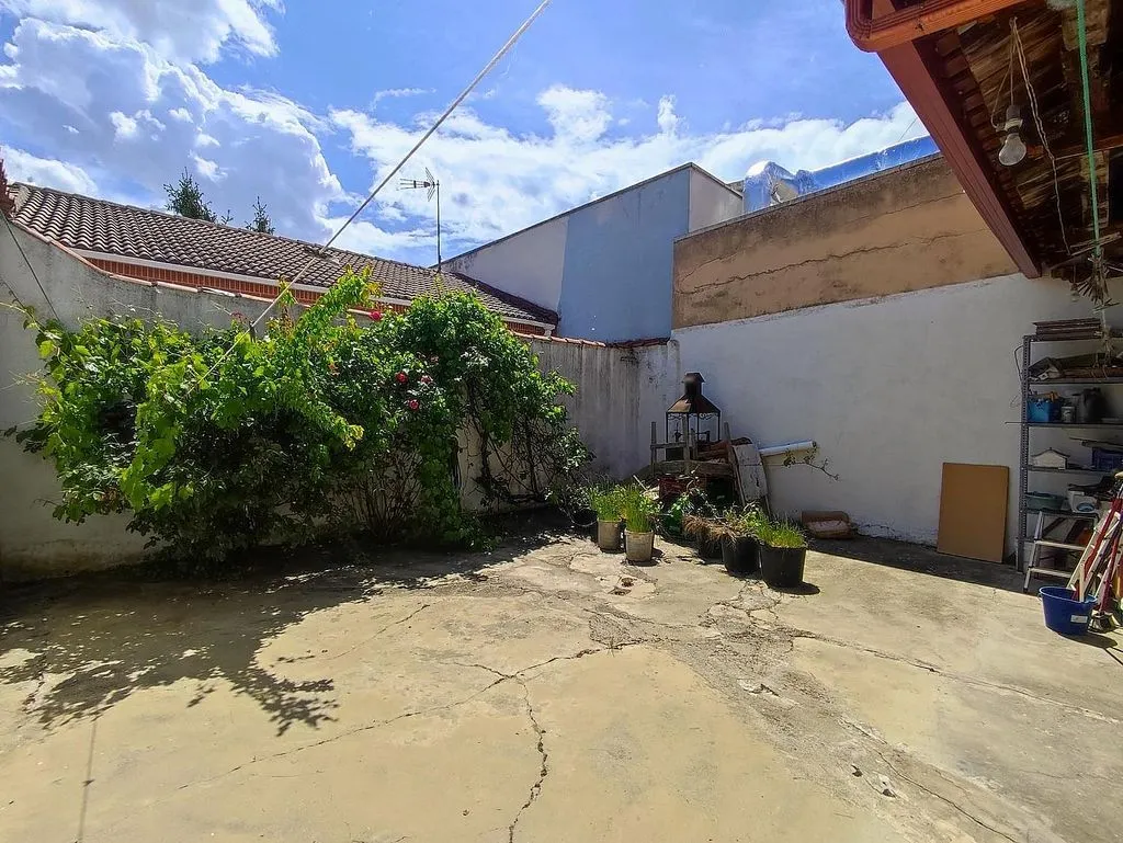 Aed - Rustic House with Patio in Puente Duero