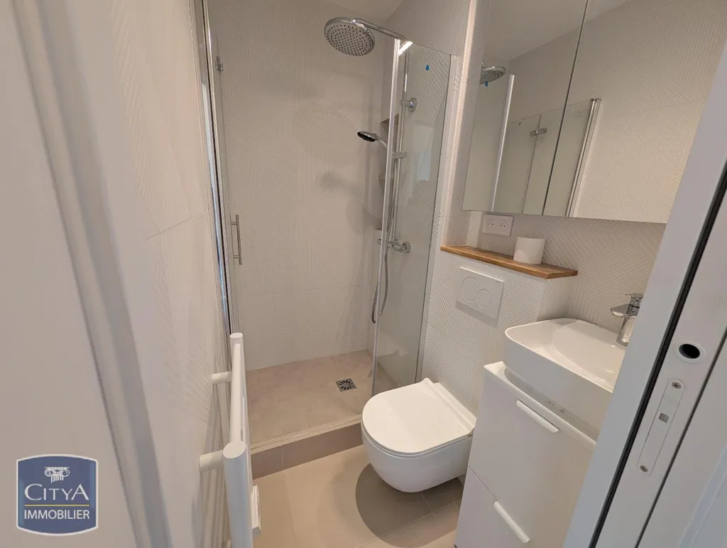Salles de bain - Maison 2 Pièces avec Cour au Perreux-sur-Marne