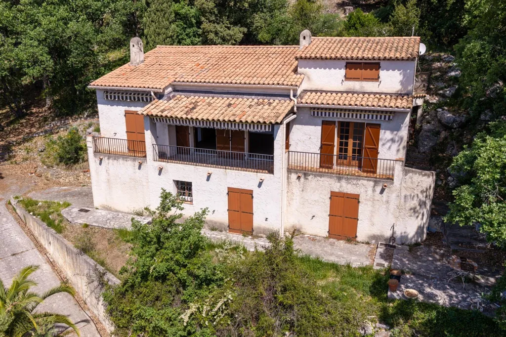 Vue aérienne - Maison sur Trois Niveaux au Calme à Carros