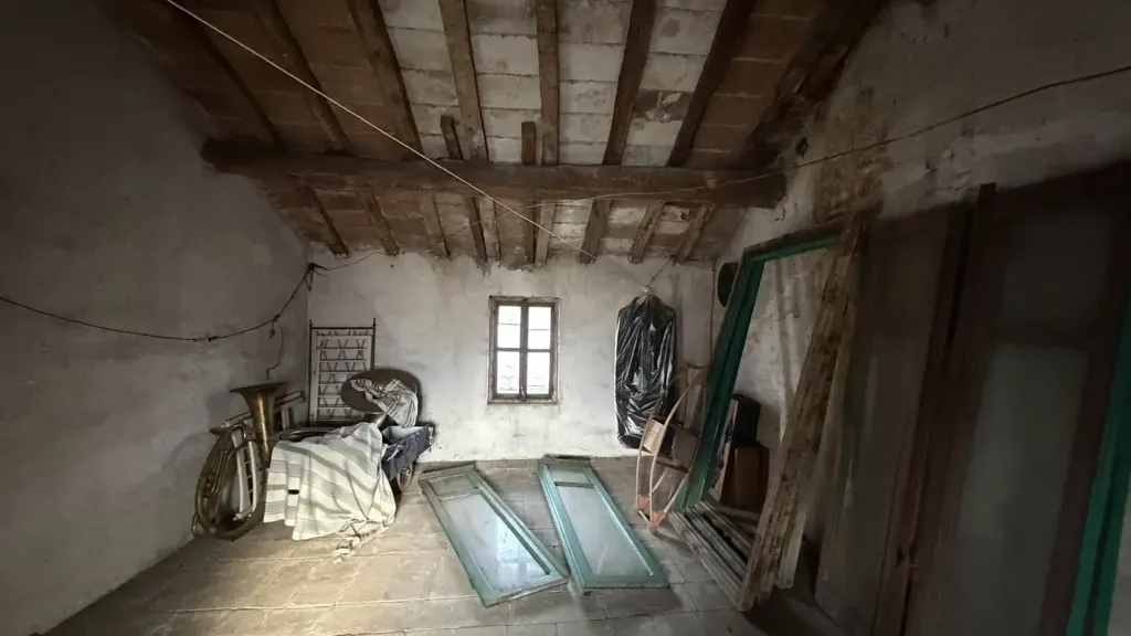 Pièces - Independent House with Dual Access in Gambolo'