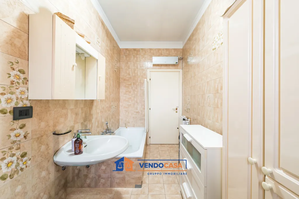 Salles de bain - Quadruplex Apartment with Balcony in Carmagnola