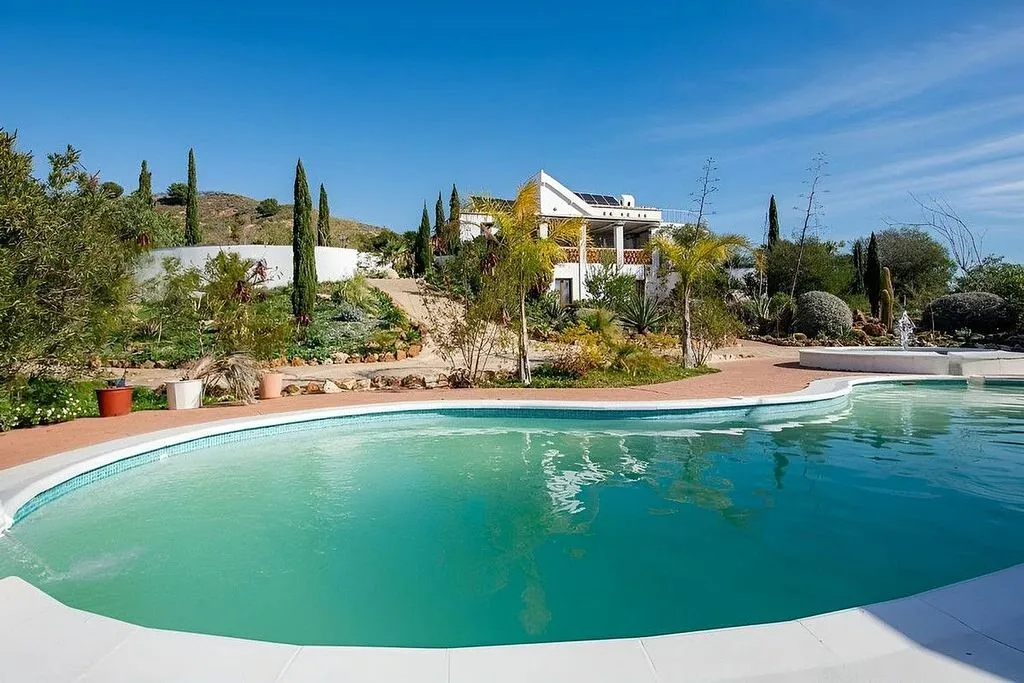 Bassein - Rustic Villa with Pool in Manilva