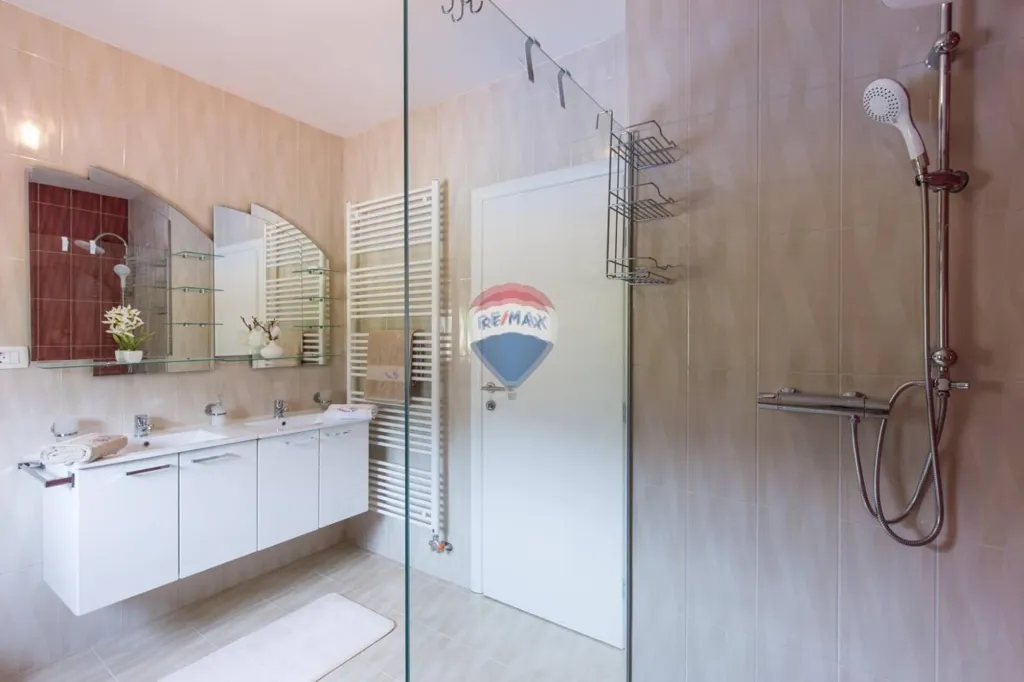 Bathrooms - Apartment with Pool in Tribalj, Vinodolska