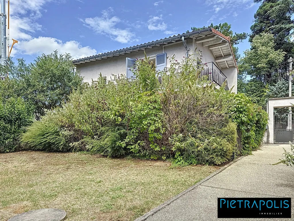 Aed - Renovated Flat with Balcony in Ecully