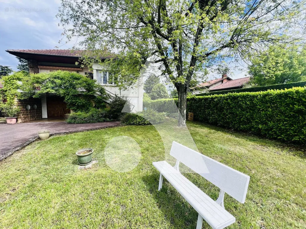 5-toaline maja asukohas Fontaines-Sur-Saone