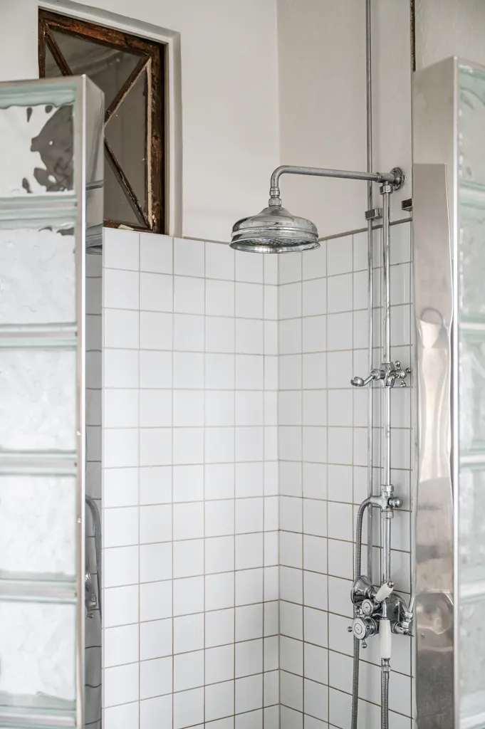 Salles de bain - Historic Schoolhouse Villa in Väse