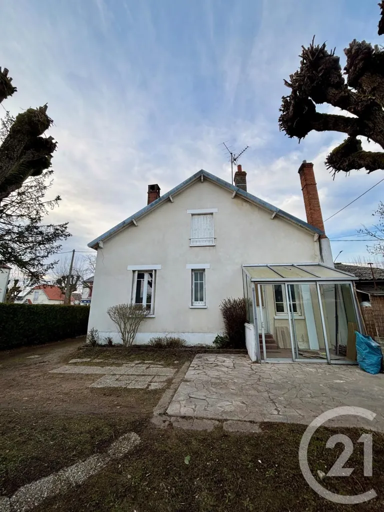 Exterior - 1930s House with Garden in Semoy