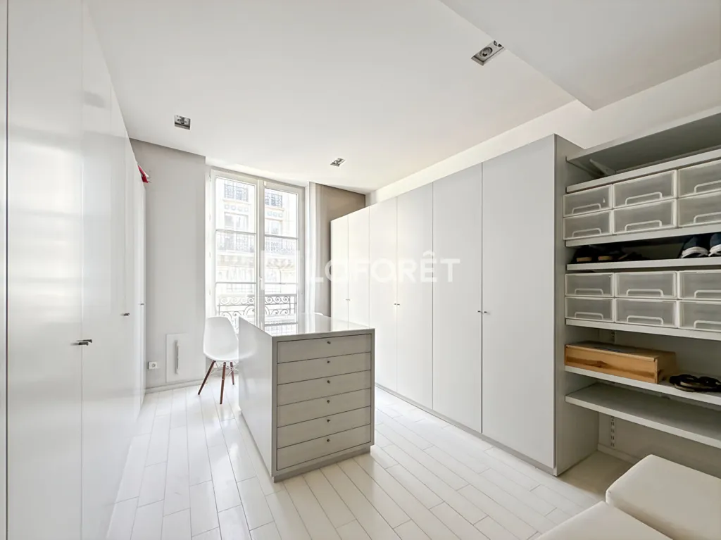 Toad - Refurbished Parisian Flat with Balcony