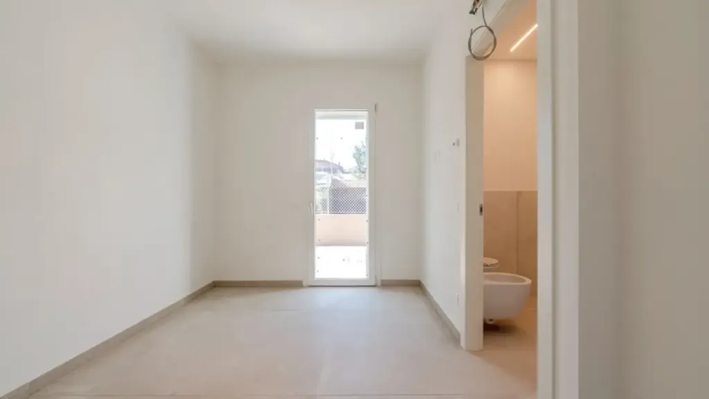 Esik - Rear-Facing Apartment with Private Garden in Cervia