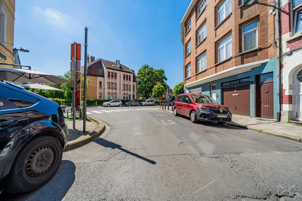 Extérieur - Appartement de 2 Chambres au Rez-de-Chaussée avec Cour à Evere