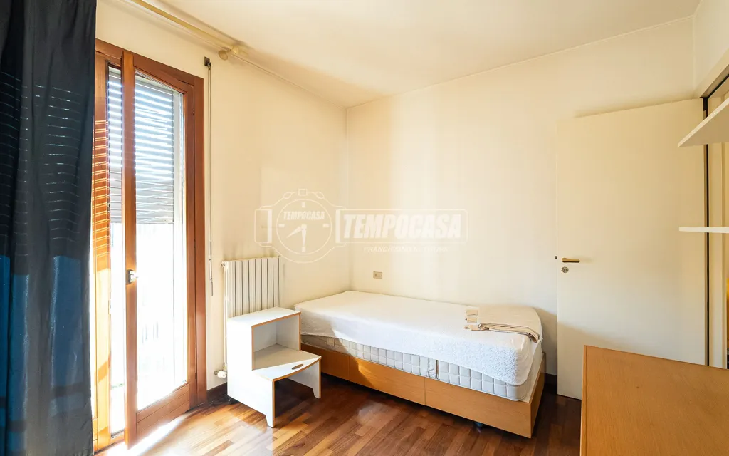 Chambres - Mansard Apartment with Balcony in Mariano Comense