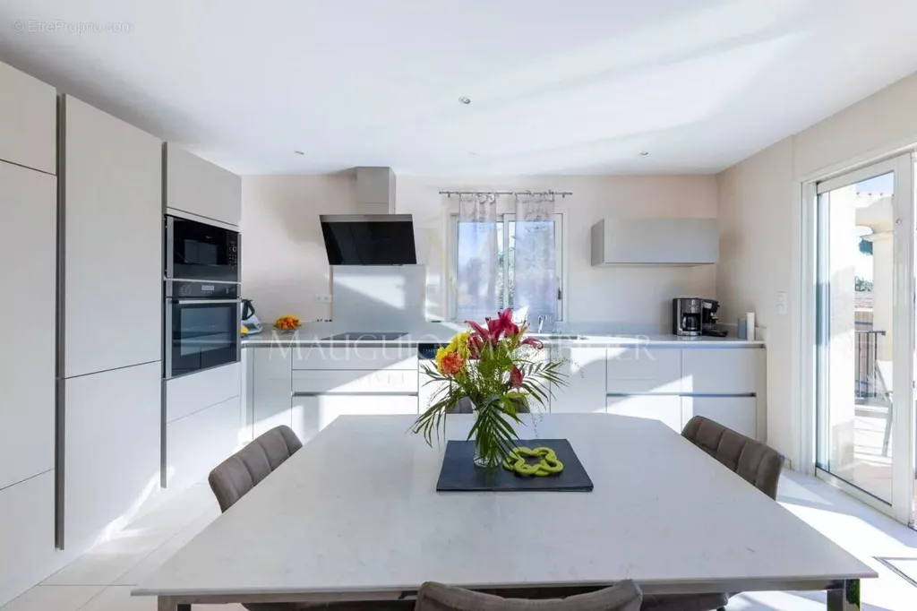 Cuisine - Villa Rénovée avec Piscine au Centre de Mauguio
