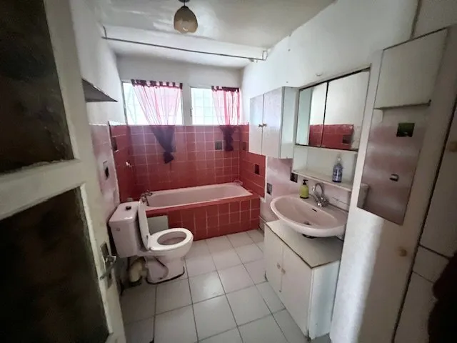 Bagni - Renovated House with Veranda in Saint-André