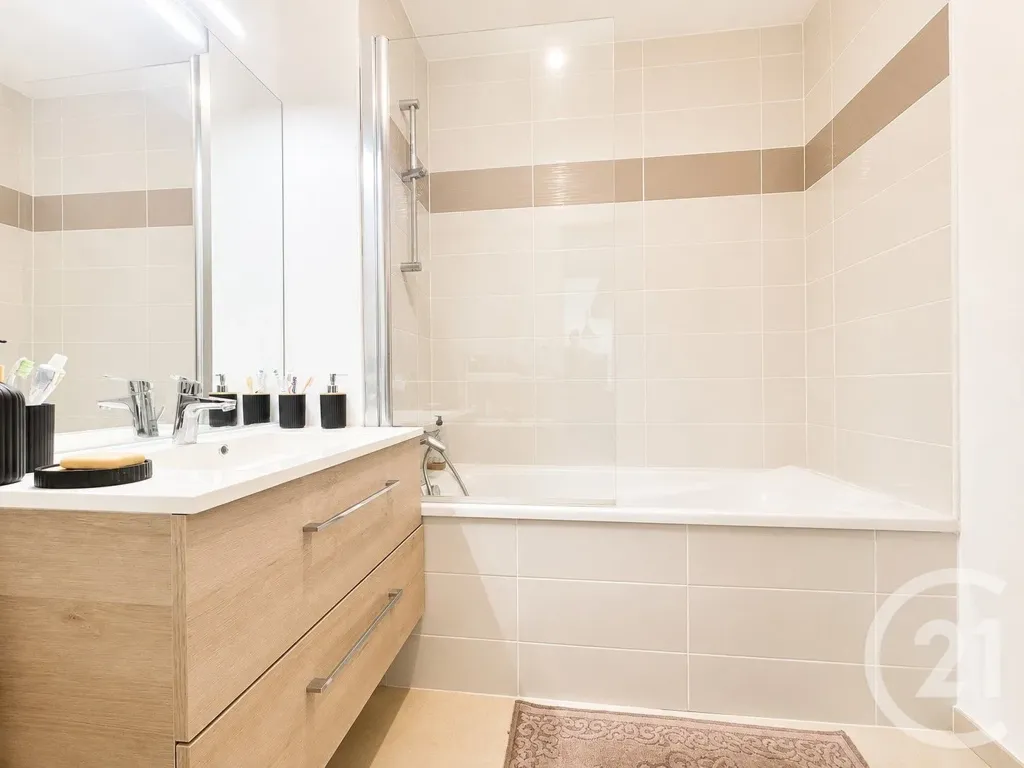 Bathrooms - 3-Bed Apartment with Sea View in Cogolin