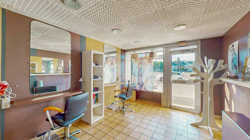 Rooms - Coiffure Salon with Market View in Douarnenez