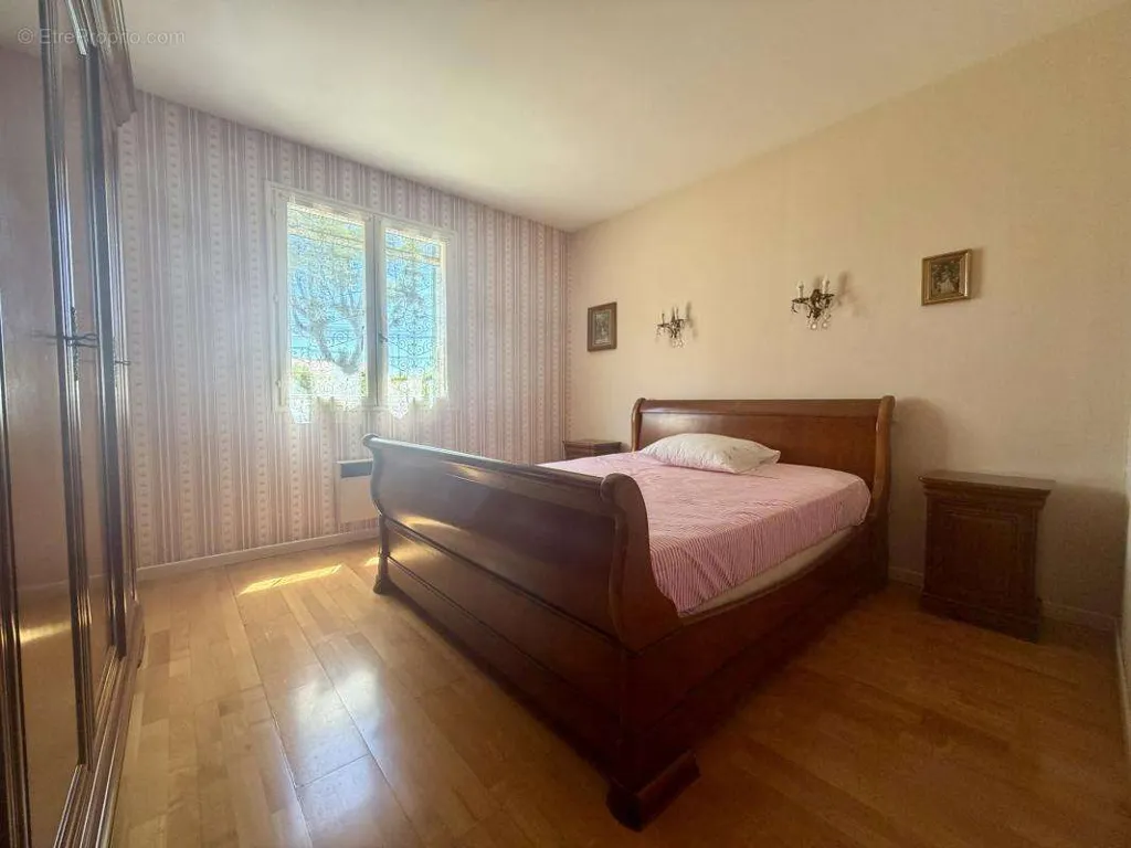 Chambres - Bungalow avec piscine à Pélissanne