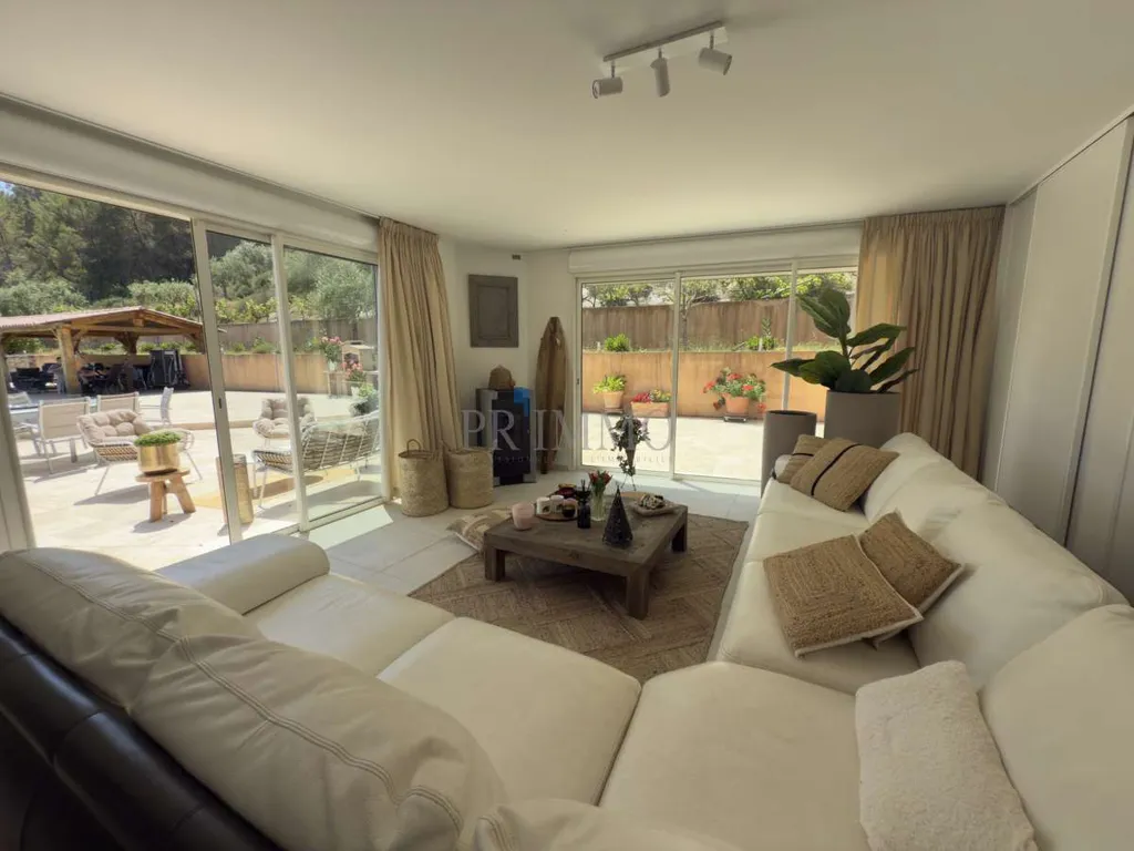 Séjour - Villa avec Piscine et Terrasse à Lorgues