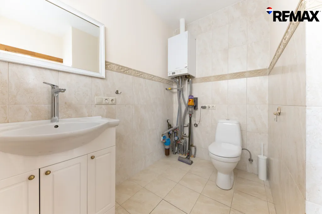 Vannitoad - Spacious 3-Bedroom Cottage with Terrace in Tarandė