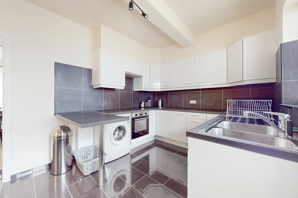 Köök - 5-Bedroom Apartment with Terrace in Jette