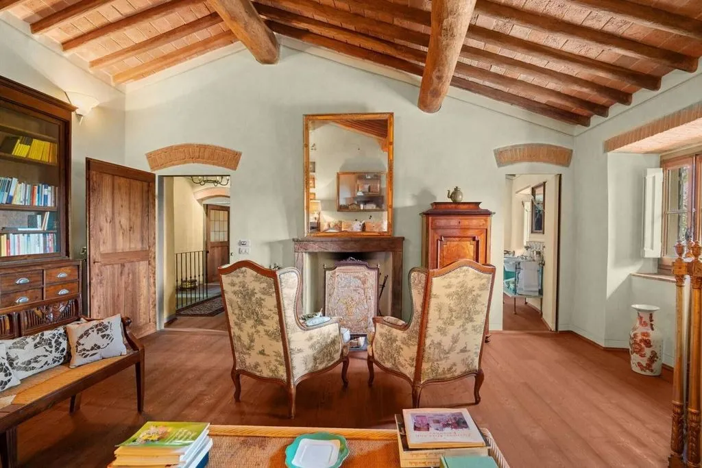 Elutuba - 17th-Century Villa with Olive Grove in Carmignano