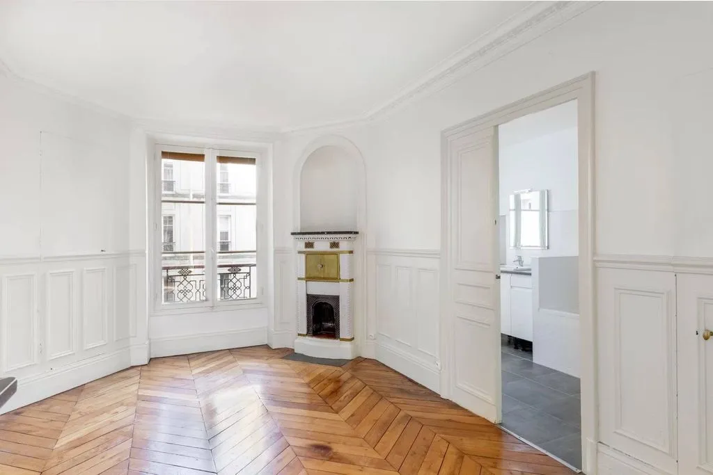 Living Room - Luxury Apartment with City View in Paris