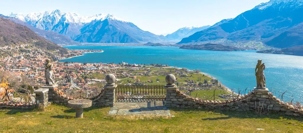 Luxury Villa with Lake View in Dongo