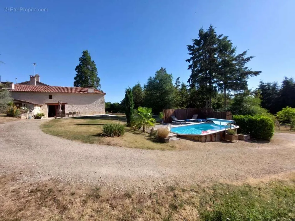 Piscina - Forest Property with Pool in Valdivienne