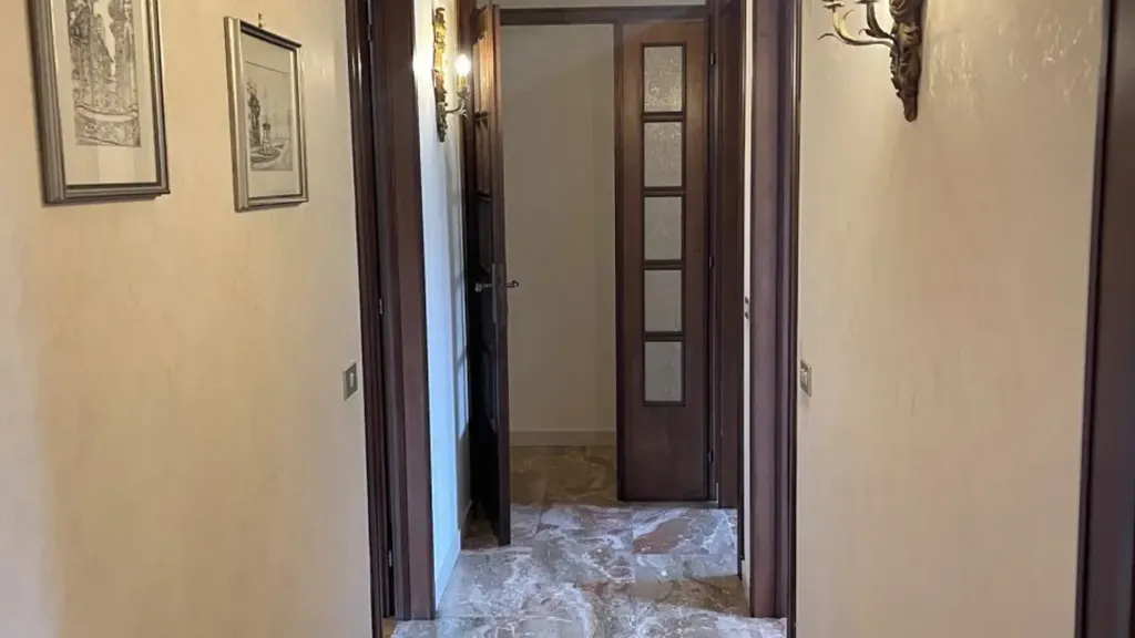 Esik - Spacious Apartment with Balcony in Suzzara
