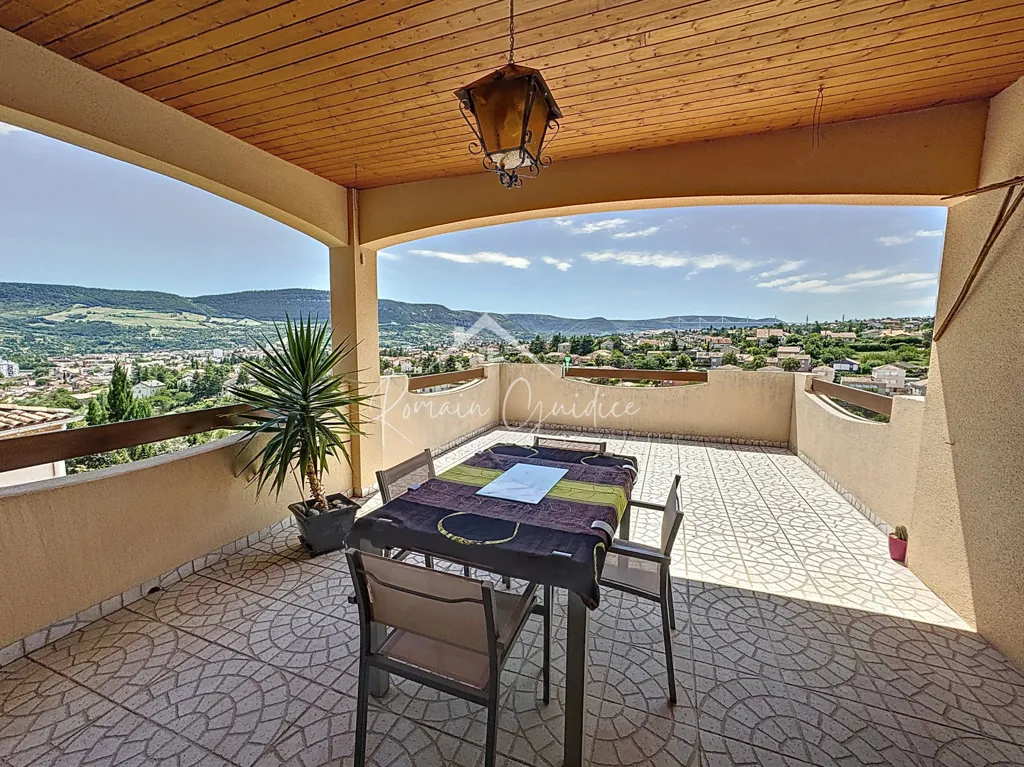 Terrass - Villa with Impressive View in Millau
