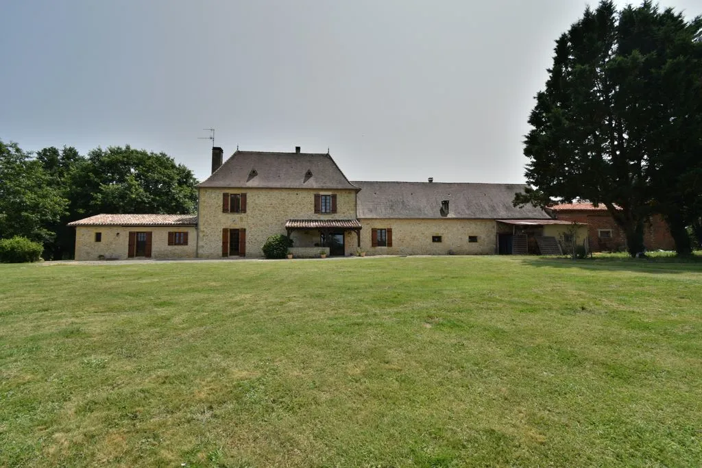 Välivaade - Luxury Longère with Expansive Land near Bergerac