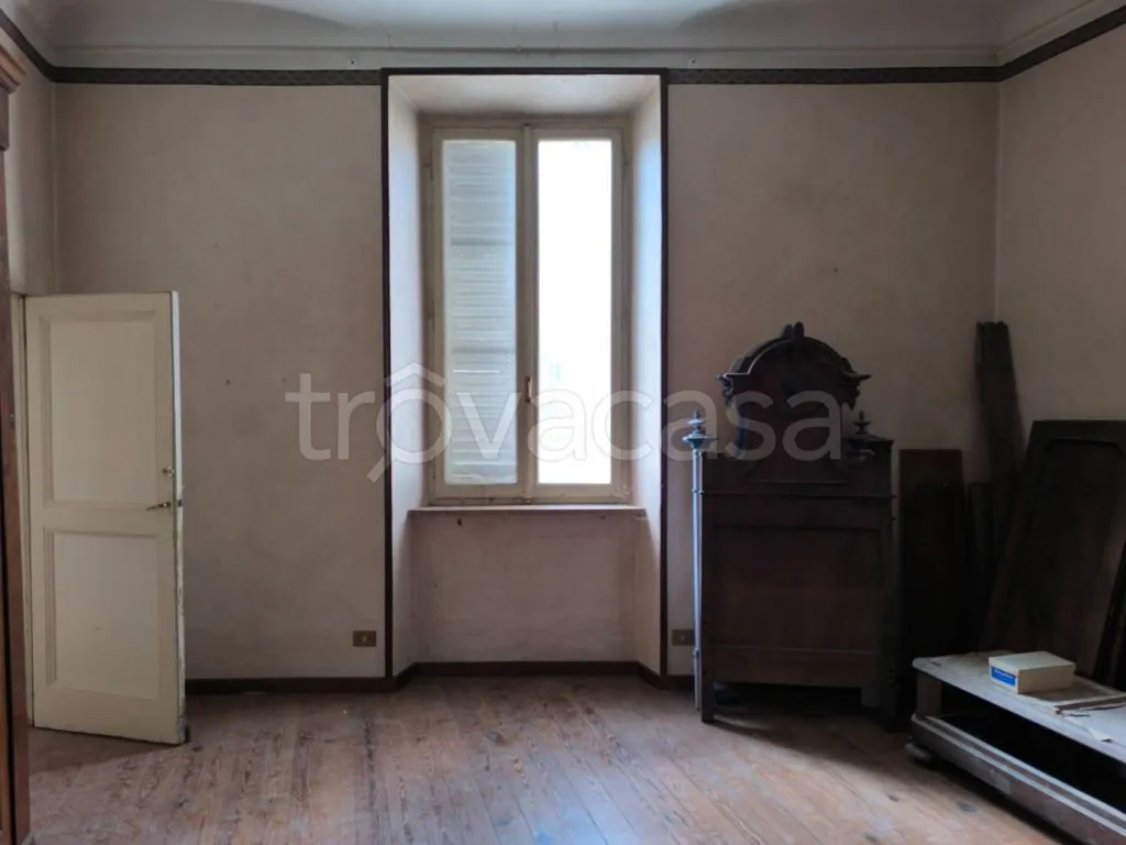 Pièces - Historic Apartment with Piazza View in Mondovì