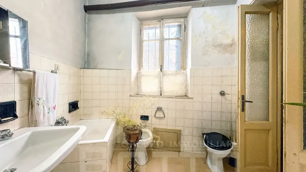 Salles de bain - Terraced Villa to Renovate in Cavaglio D'Agogna