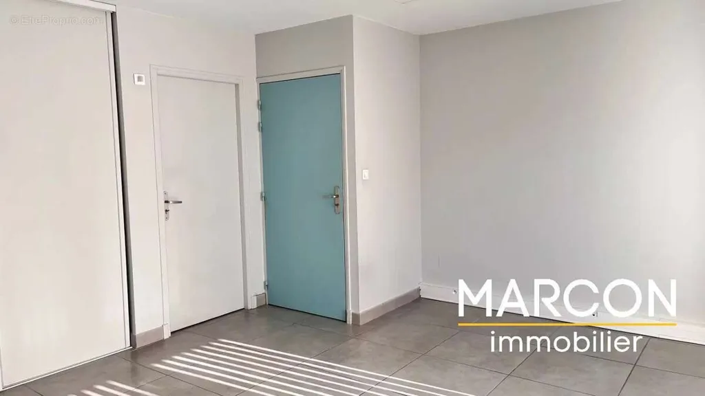 Toad - Professional Flat with Parking in Guéret