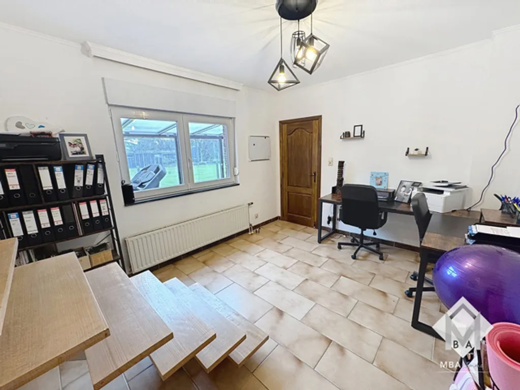 Bureau - Villa avec Panneaux Solaires et Jardin à Awans Othée
