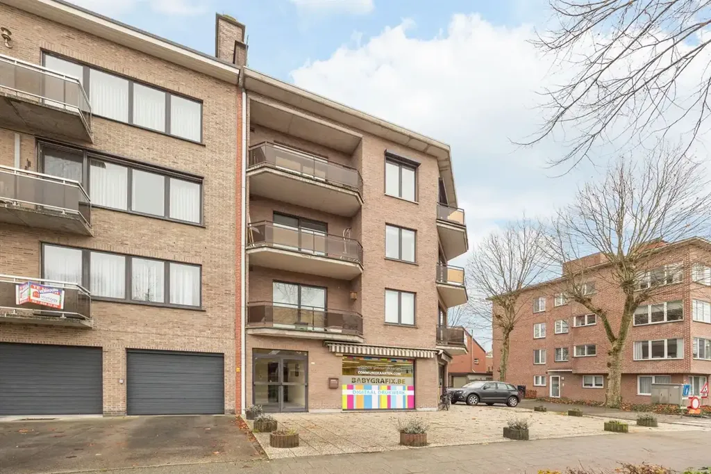 Extérieur - Pavillon commercial avec vue sur KLINA à Brasschaat