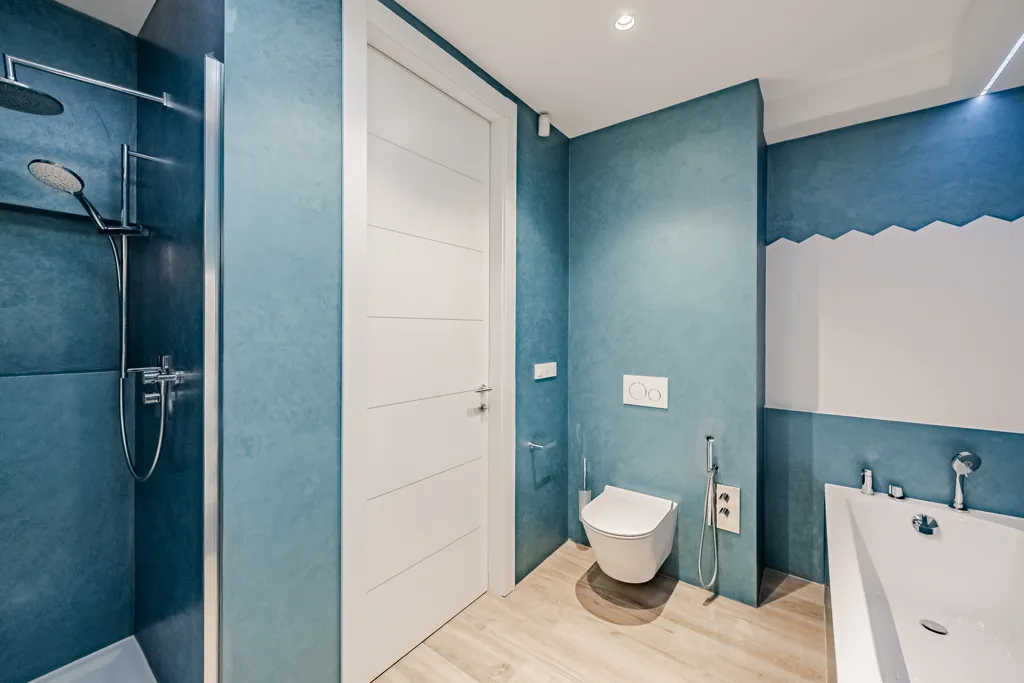 Bathrooms - 6-bedroom apartment in Prague