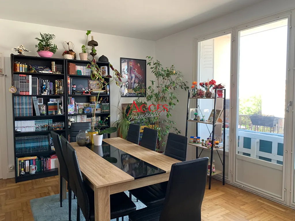 Sala da pranzo - T3 Flat with Balcony in Armand Dutreix
