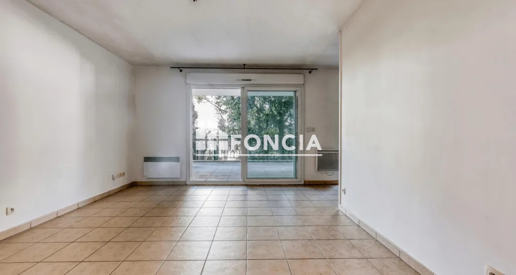 Toad - 2-Bedroom Flat with Terrace in Calm Setting