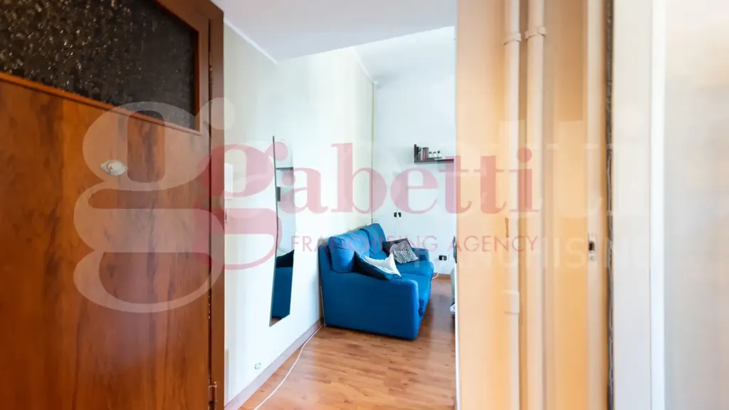 Entrée - Rustic-Style Flat with Balcony in Milan