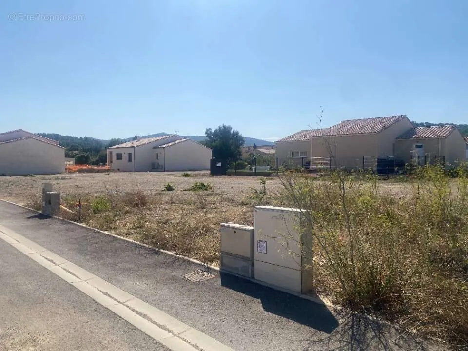 Aed - Buildable Plot with Garden in Roquefort-Des-Corbieres