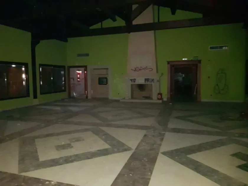 Elutuba - Restaurant for Renovation in Santibáñez el Alto