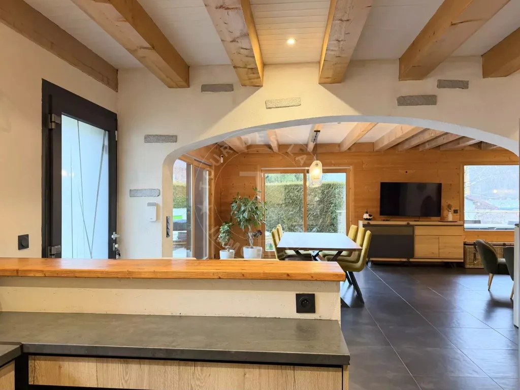 Cuisine - Chalet Luxueux avec Vue Montagne à Thônes
